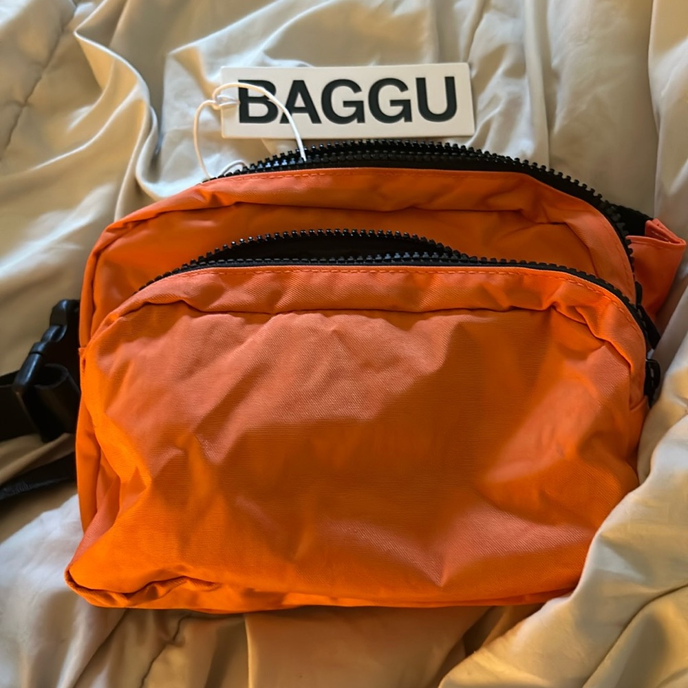 Baggu Fanny pack in Nasturtium